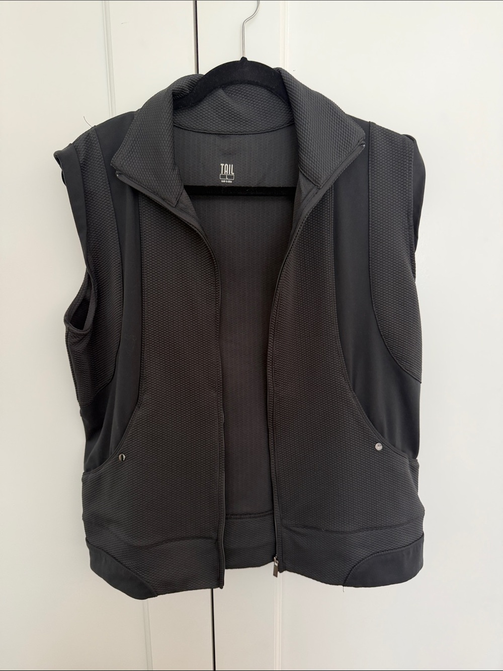 Tail Black Women's Sleeveless Zip Vest